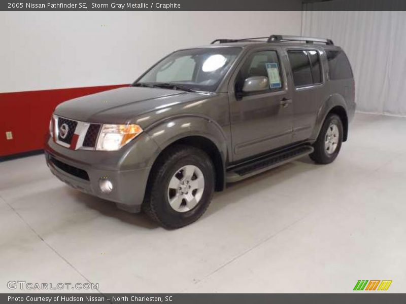Storm Gray Metallic / Graphite 2005 Nissan Pathfinder SE