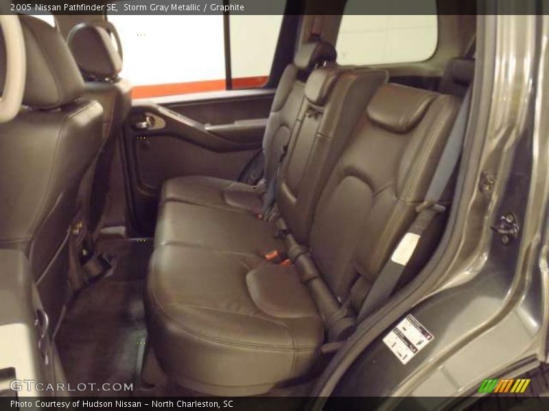 Storm Gray Metallic / Graphite 2005 Nissan Pathfinder SE