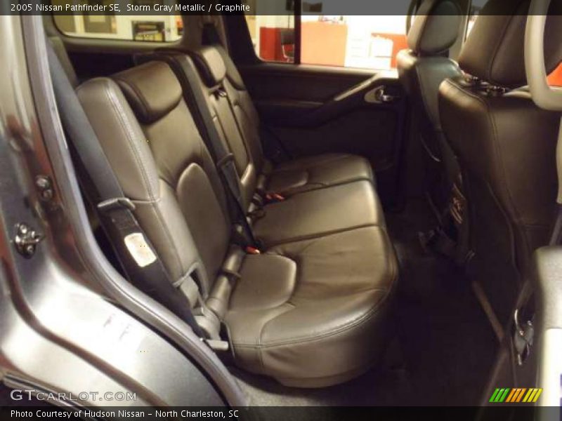 Storm Gray Metallic / Graphite 2005 Nissan Pathfinder SE