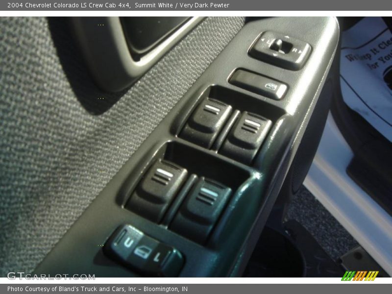 Summit White / Very Dark Pewter 2004 Chevrolet Colorado LS Crew Cab 4x4