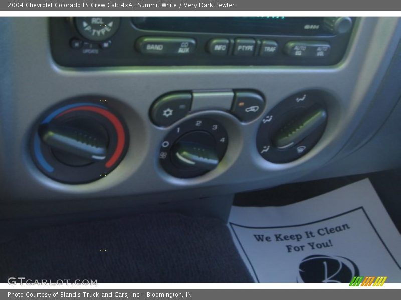 Summit White / Very Dark Pewter 2004 Chevrolet Colorado LS Crew Cab 4x4