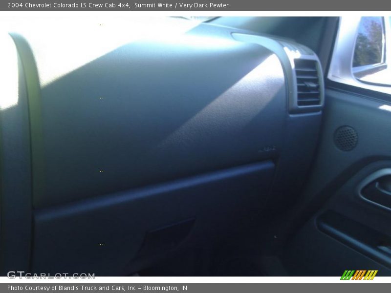 Summit White / Very Dark Pewter 2004 Chevrolet Colorado LS Crew Cab 4x4