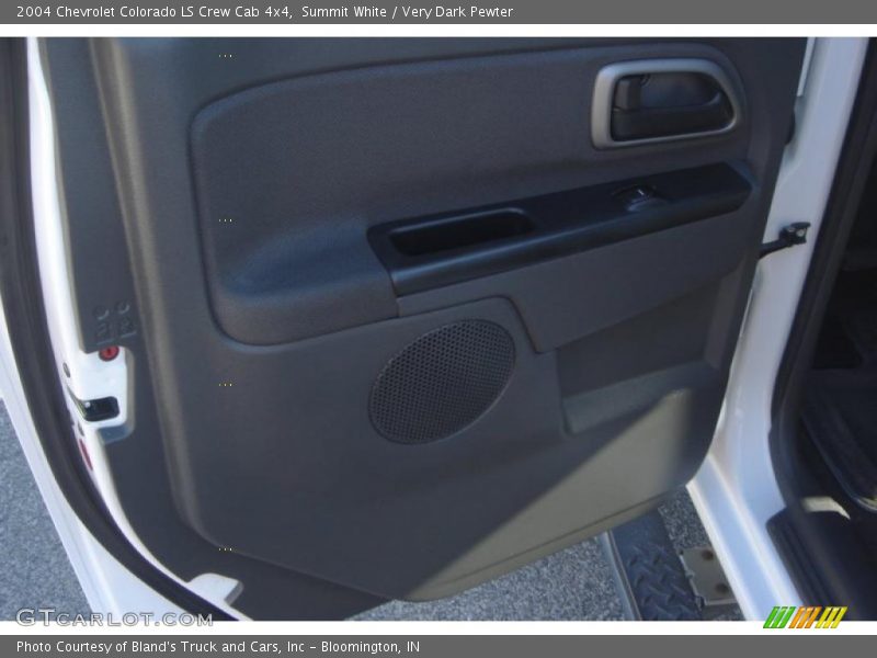 Summit White / Very Dark Pewter 2004 Chevrolet Colorado LS Crew Cab 4x4