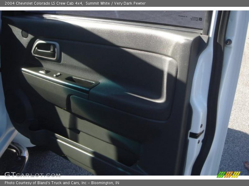 Summit White / Very Dark Pewter 2004 Chevrolet Colorado LS Crew Cab 4x4