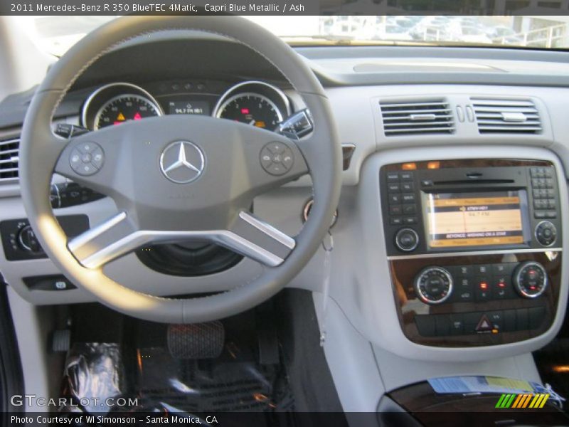 Dashboard of 2011 R 350 BlueTEC 4Matic