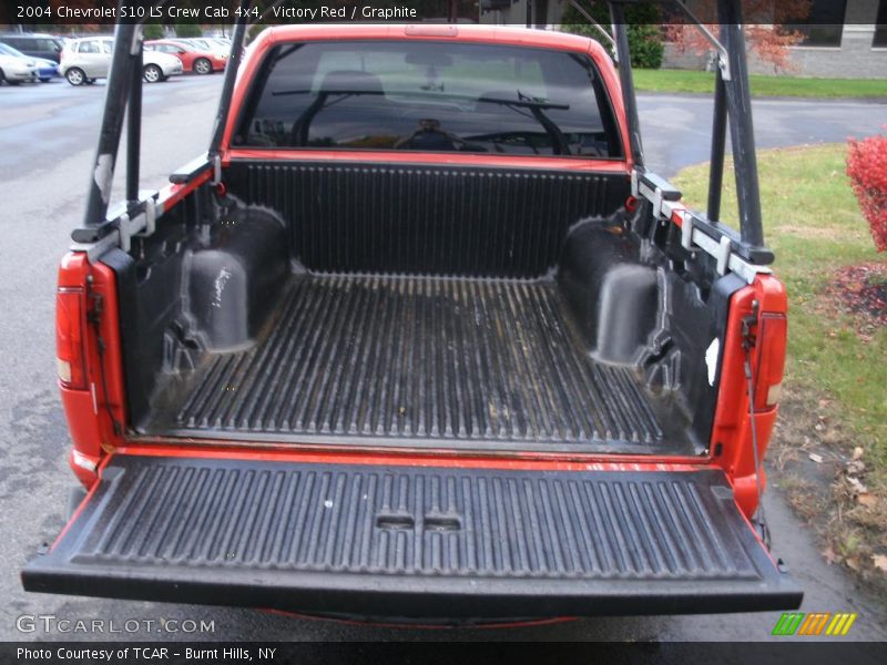 Victory Red / Graphite 2004 Chevrolet S10 LS Crew Cab 4x4