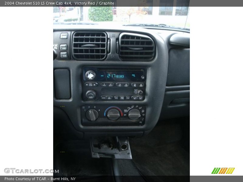 Victory Red / Graphite 2004 Chevrolet S10 LS Crew Cab 4x4