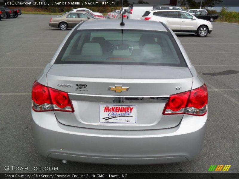 Silver Ice Metallic / Medium Titanium 2011 Chevrolet Cruze LT