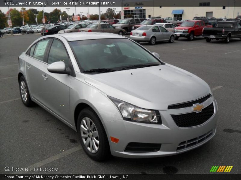Front 3/4 View of 2011 Cruze LT