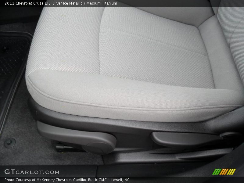 Silver Ice Metallic / Medium Titanium 2011 Chevrolet Cruze LT