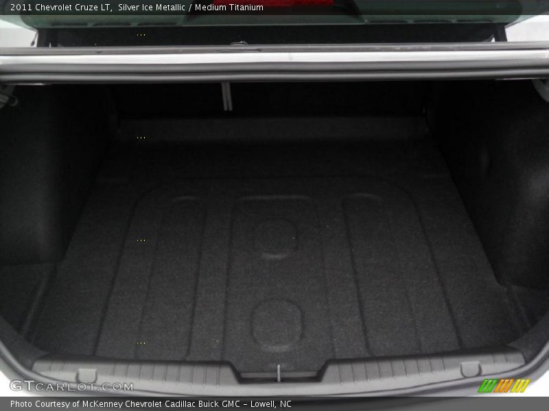 Silver Ice Metallic / Medium Titanium 2011 Chevrolet Cruze LT