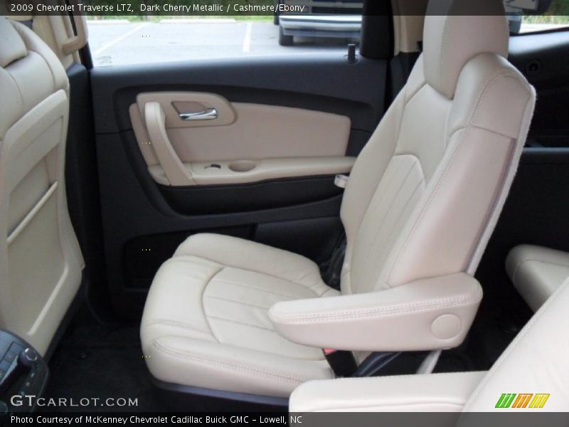  2009 Traverse LTZ Cashmere/Ebony Interior
