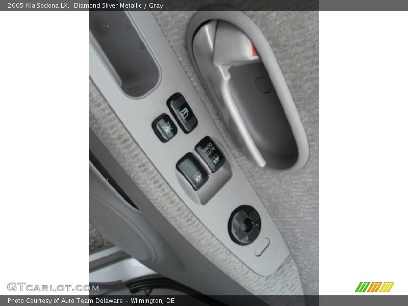 Diamond Silver Metallic / Gray 2005 Kia Sedona LX