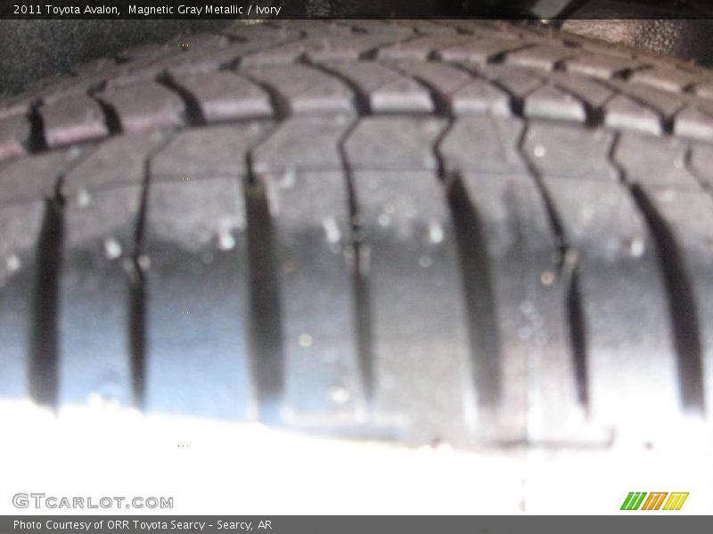 Magnetic Gray Metallic / Ivory 2011 Toyota Avalon