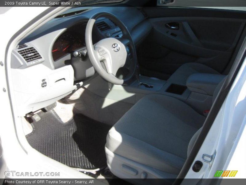 Super White / Ash 2009 Toyota Camry LE