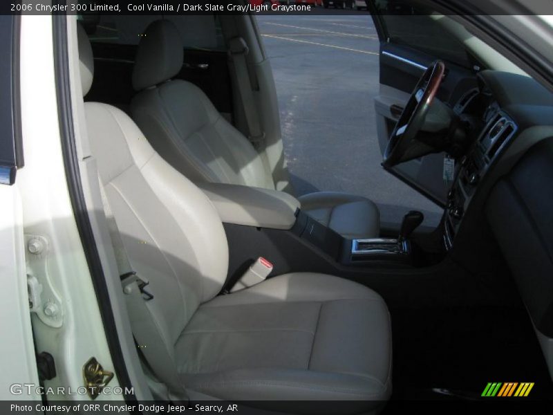 Cool Vanilla / Dark Slate Gray/Light Graystone 2006 Chrysler 300 Limited
