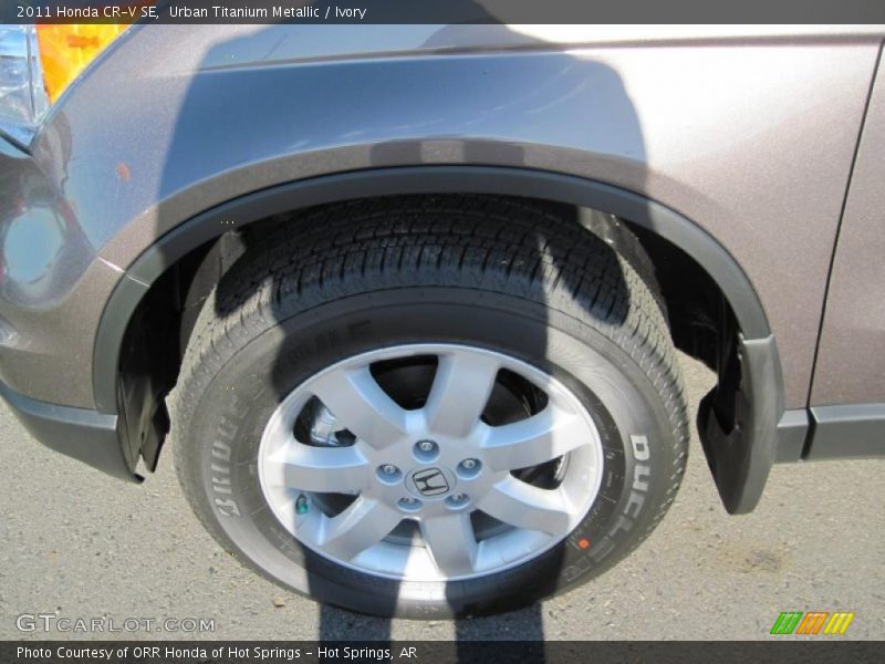 Urban Titanium Metallic / Ivory 2011 Honda CR-V SE