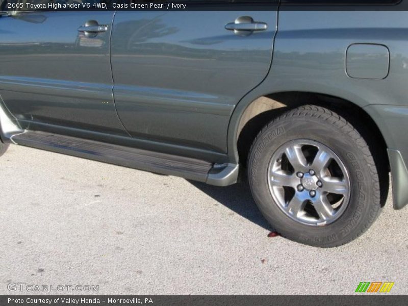 Oasis Green Pearl / Ivory 2005 Toyota Highlander V6 4WD