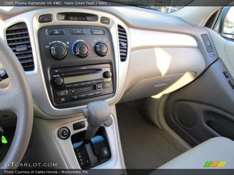 Oasis Green Pearl / Ivory 2005 Toyota Highlander V6 4WD