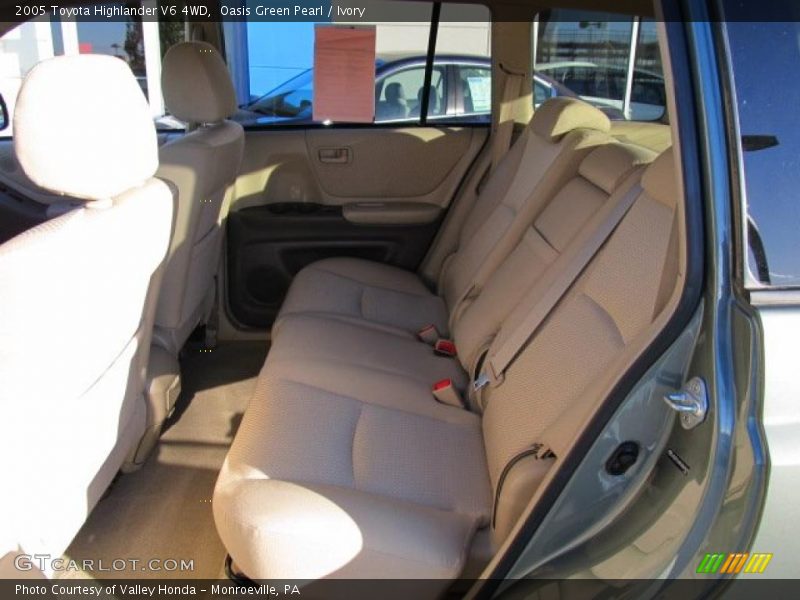 Oasis Green Pearl / Ivory 2005 Toyota Highlander V6 4WD