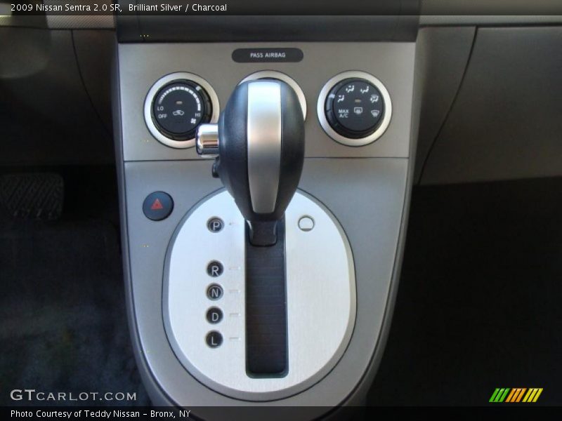 Brilliant Silver / Charcoal 2009 Nissan Sentra 2.0 SR