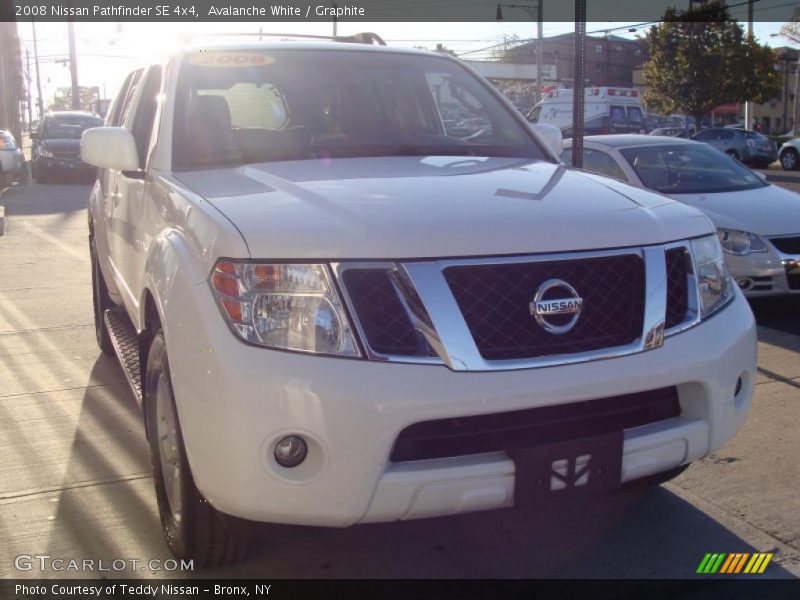 Avalanche White / Graphite 2008 Nissan Pathfinder SE 4x4