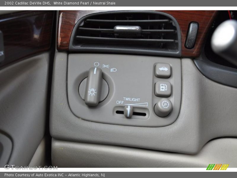Controls of 2002 DeVille DHS