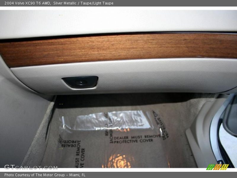 Silver Metallic / Taupe/Light Taupe 2004 Volvo XC90 T6 AWD