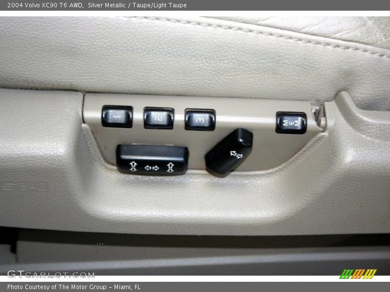 Silver Metallic / Taupe/Light Taupe 2004 Volvo XC90 T6 AWD