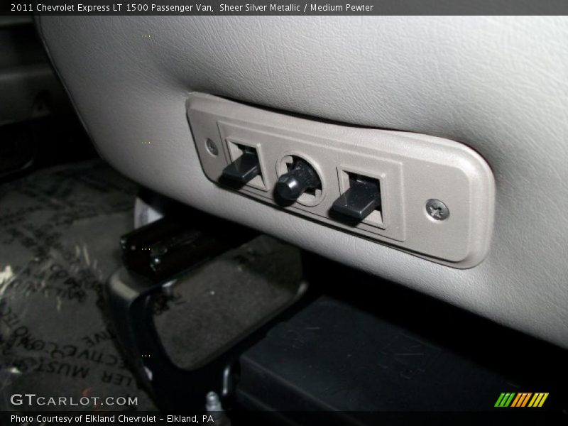 Sheer Silver Metallic / Medium Pewter 2011 Chevrolet Express LT 1500 Passenger Van