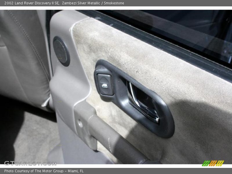 Zambezi Silver Metallic / Smokestone 2002 Land Rover Discovery II SE