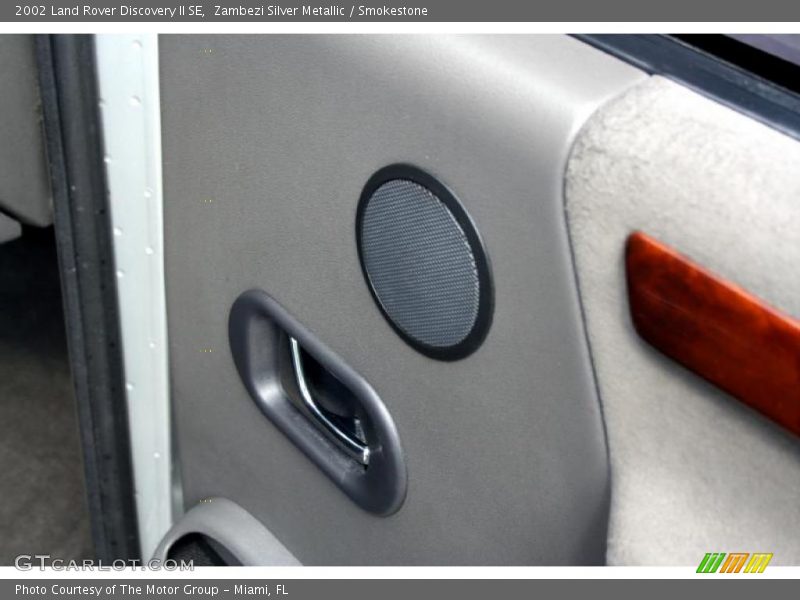 Zambezi Silver Metallic / Smokestone 2002 Land Rover Discovery II SE