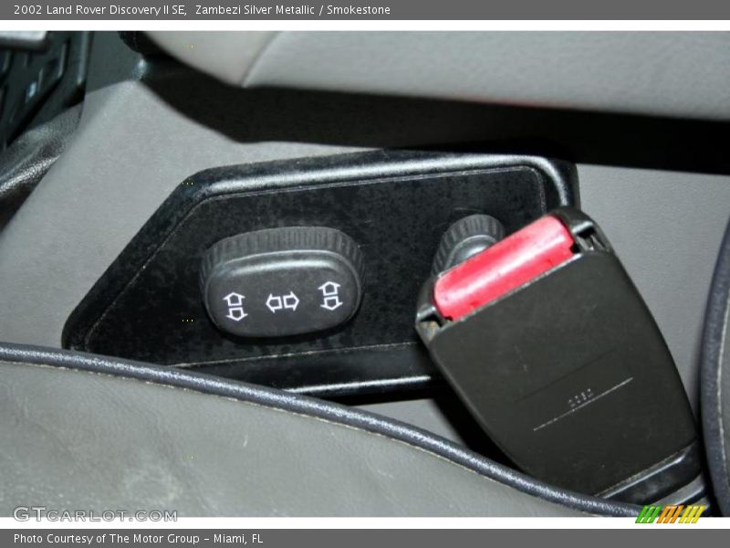 Zambezi Silver Metallic / Smokestone 2002 Land Rover Discovery II SE