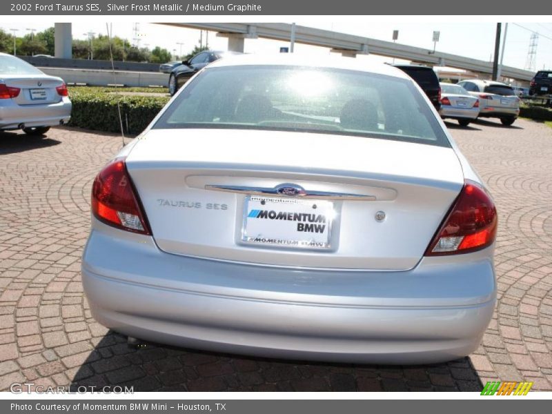 Silver Frost Metallic / Medium Graphite 2002 Ford Taurus SES