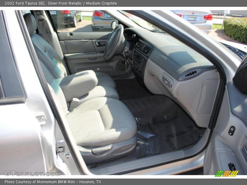 Silver Frost Metallic / Medium Graphite 2002 Ford Taurus SES