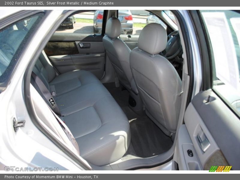 Silver Frost Metallic / Medium Graphite 2002 Ford Taurus SES