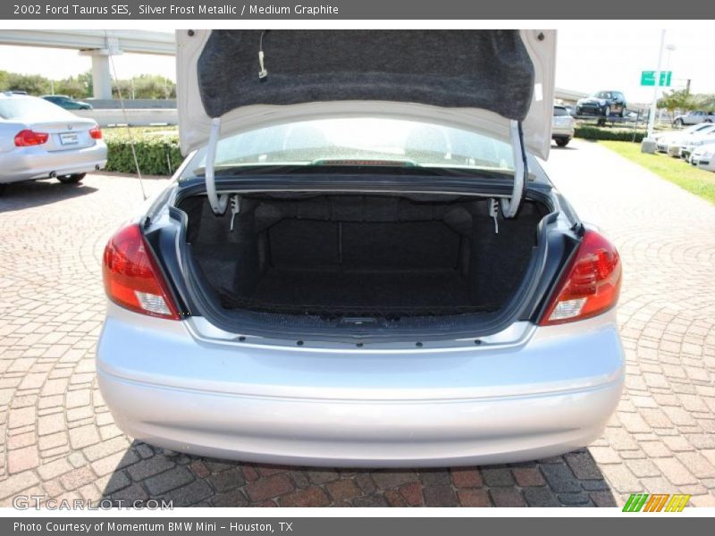 Silver Frost Metallic / Medium Graphite 2002 Ford Taurus SES