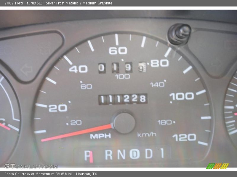 Silver Frost Metallic / Medium Graphite 2002 Ford Taurus SES