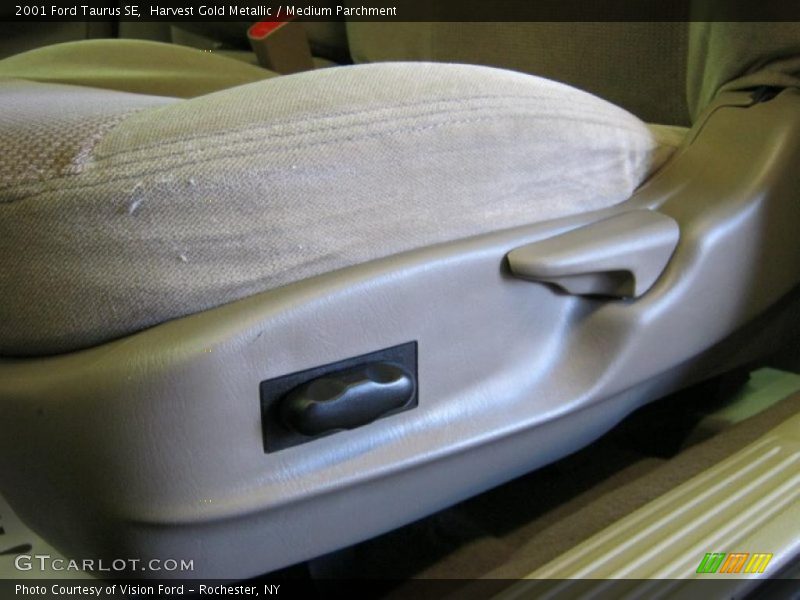 Harvest Gold Metallic / Medium Parchment 2001 Ford Taurus SE