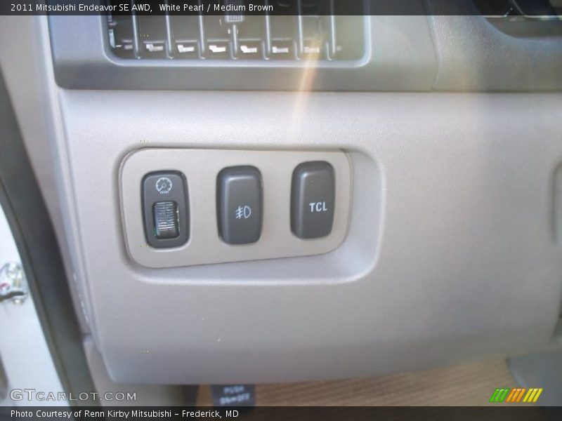 White Pearl / Medium Brown 2011 Mitsubishi Endeavor SE AWD
