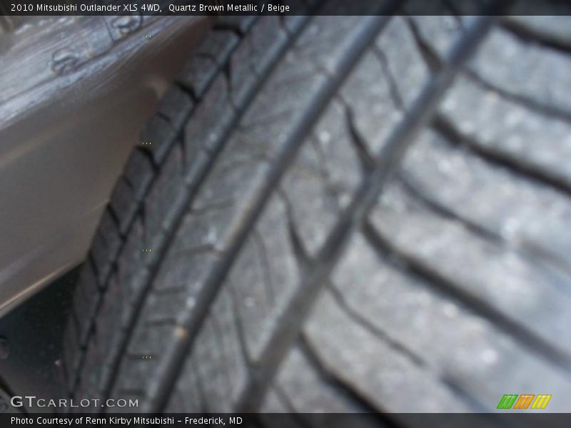 Quartz Brown Metallic / Beige 2010 Mitsubishi Outlander XLS 4WD