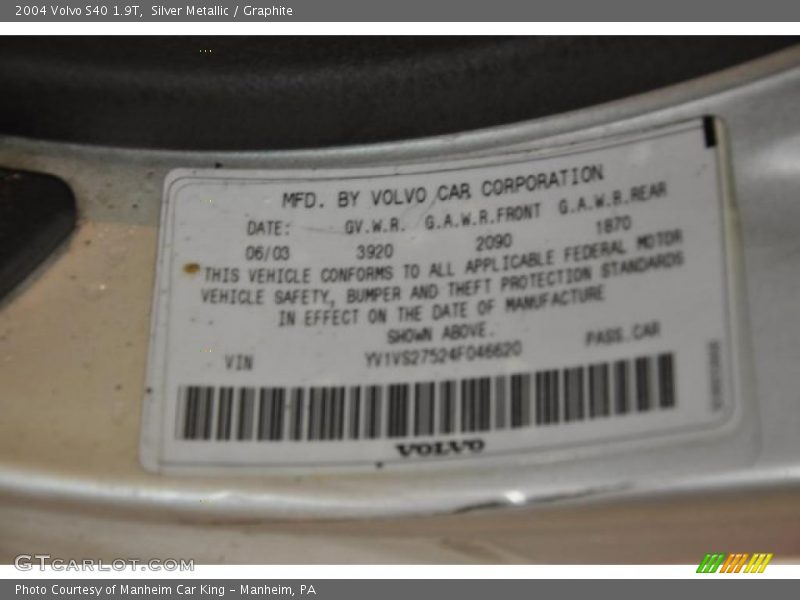 Silver Metallic / Graphite 2004 Volvo S40 1.9T