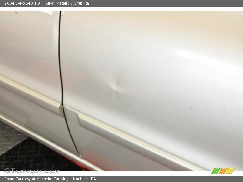 Silver Metallic / Graphite 2004 Volvo S40 1.9T