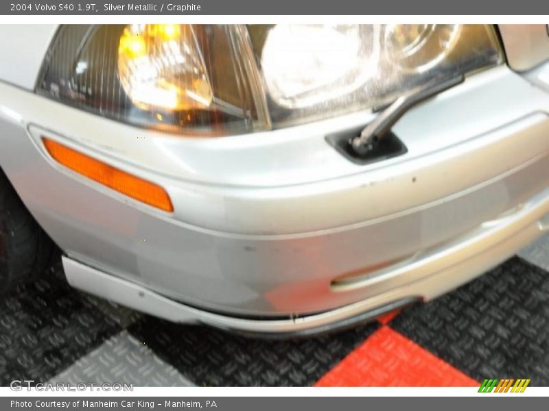 Silver Metallic / Graphite 2004 Volvo S40 1.9T