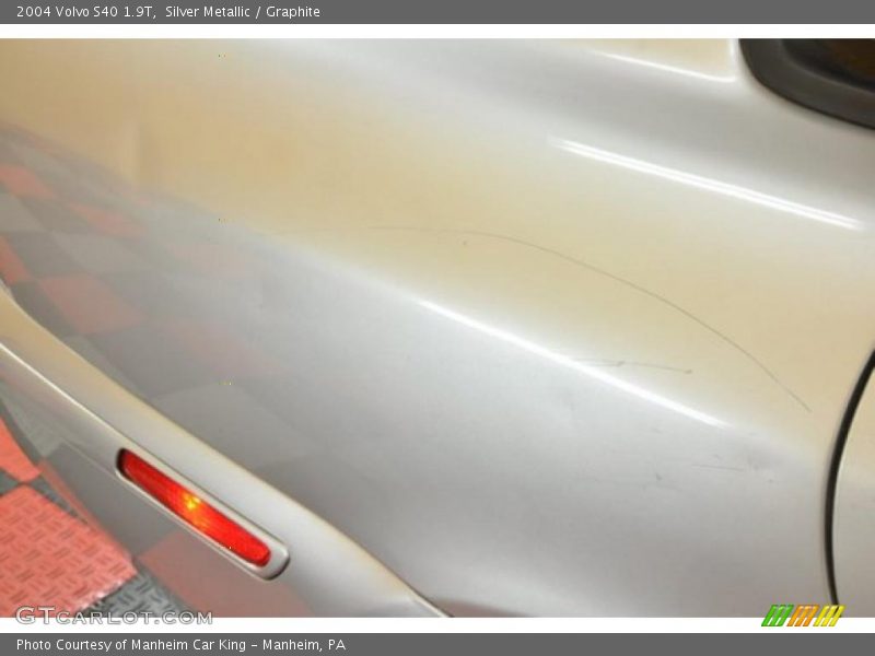 Silver Metallic / Graphite 2004 Volvo S40 1.9T