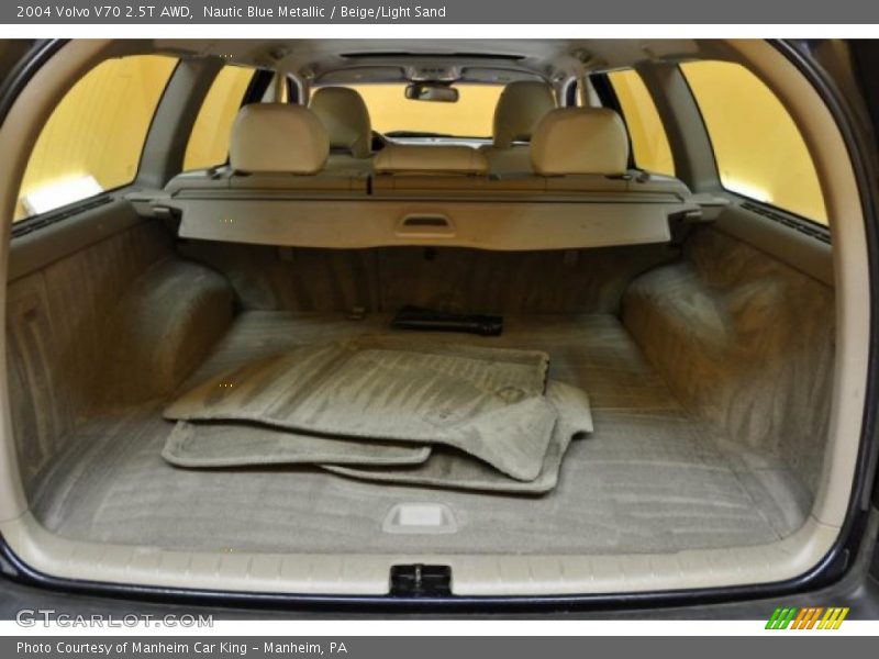 Nautic Blue Metallic / Beige/Light Sand 2004 Volvo V70 2.5T AWD
