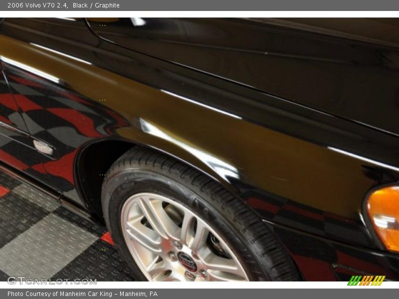 Black / Graphite 2006 Volvo V70 2.4