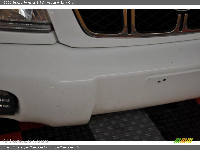 Aspen White / Gray 2001 Subaru Forester 2.5 S