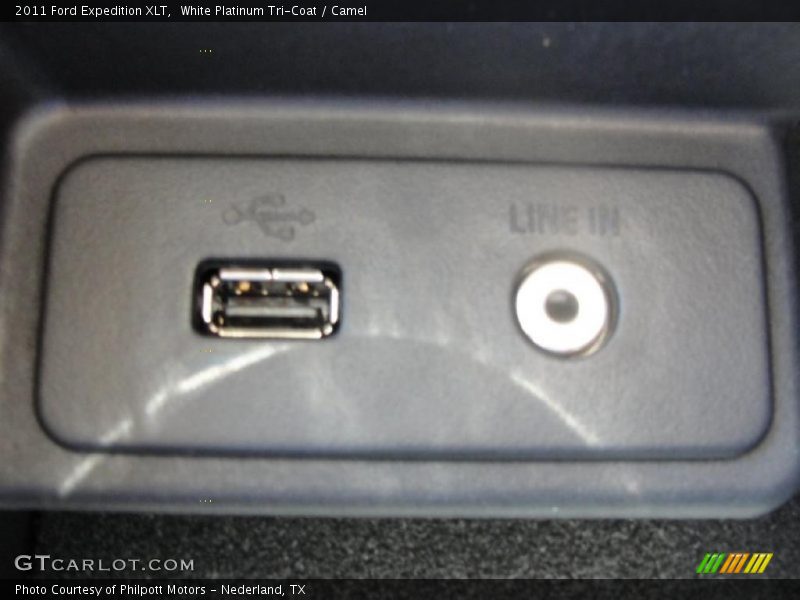 White Platinum Tri-Coat / Camel 2011 Ford Expedition XLT