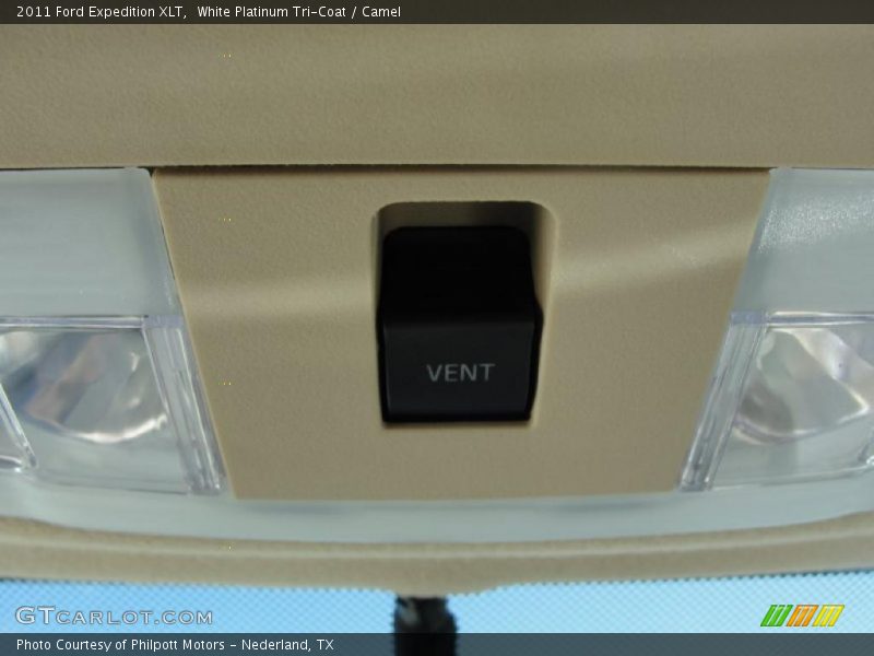 White Platinum Tri-Coat / Camel 2011 Ford Expedition XLT
